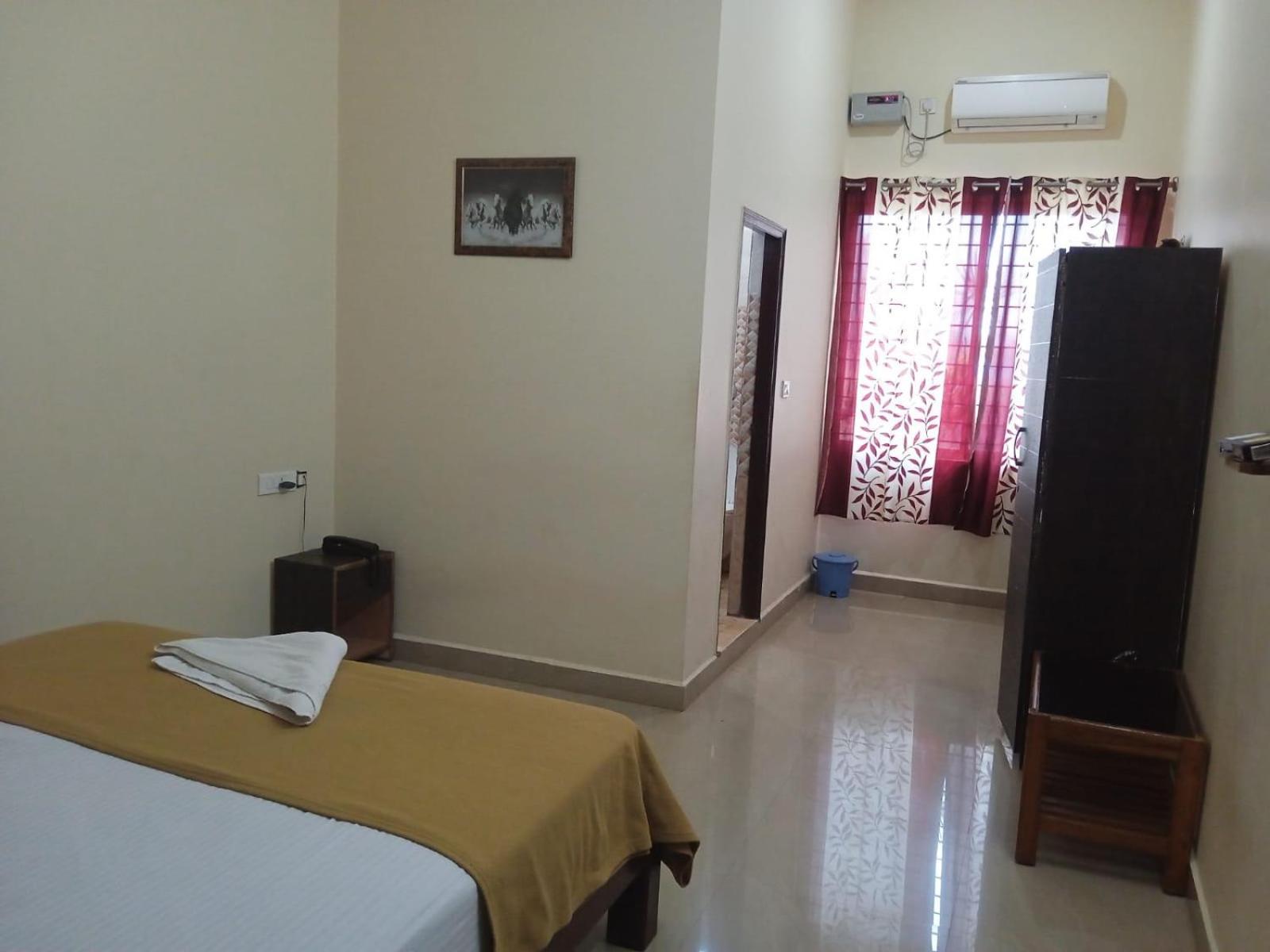 Grand Jp Inn Near 2 Km From Gundlupet Bus Stand Экстерьер фото